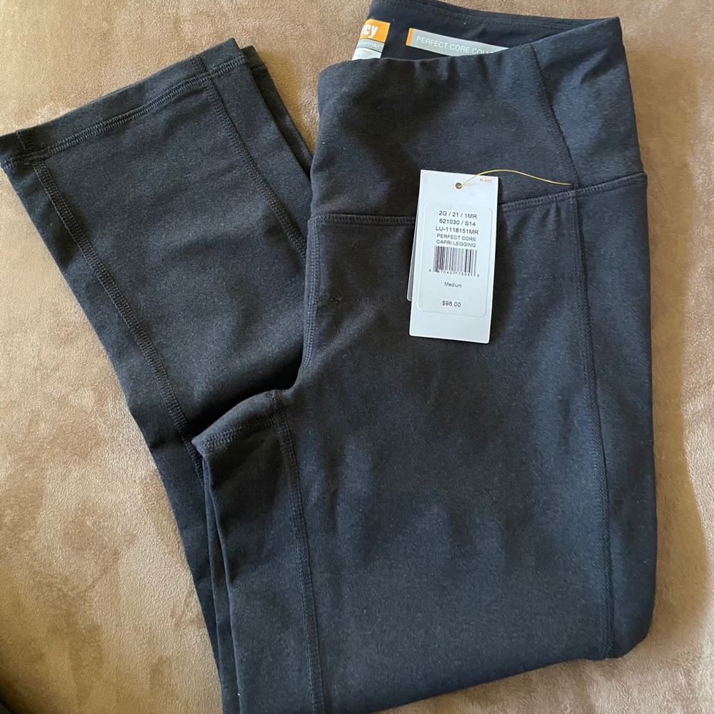 NWT Lucy Perfect Core Capri Leggings